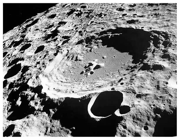 Иллюстрация к книге — Когда у Земли было две Луны. Планеты-каннибалы, ледяные гиганты, грязевые кометы и другие светила ночного неба [i_017.jpg]