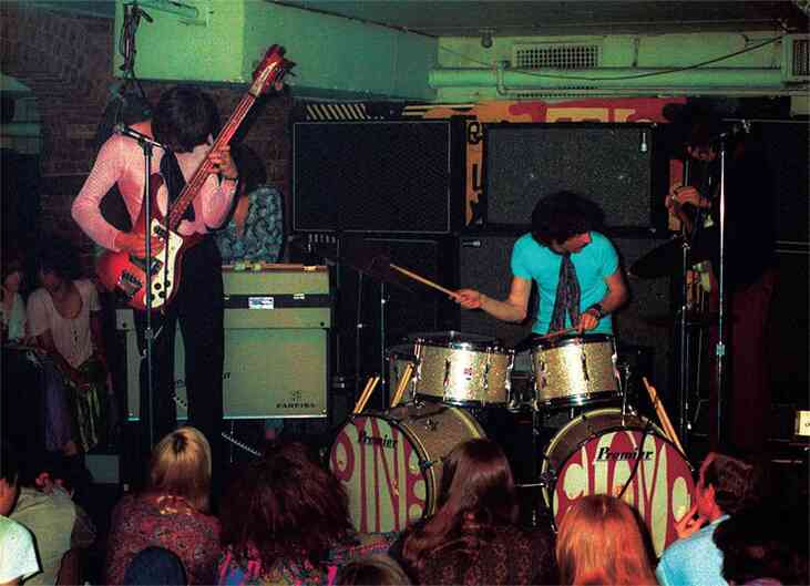 Иллюстрация к книге — Наизнанку. Личная история Pink Floyd [i_096.jpg]