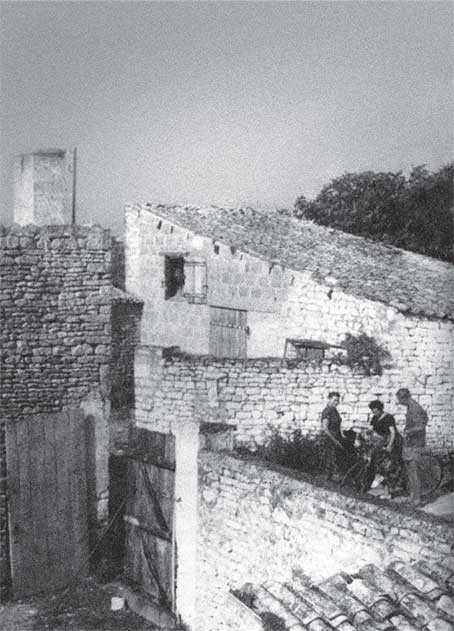 Иллюстрация к книге — Остров на всю жизнь. Воспоминания детства. Олерон во время нацистской оккупации [i_045.jpg]