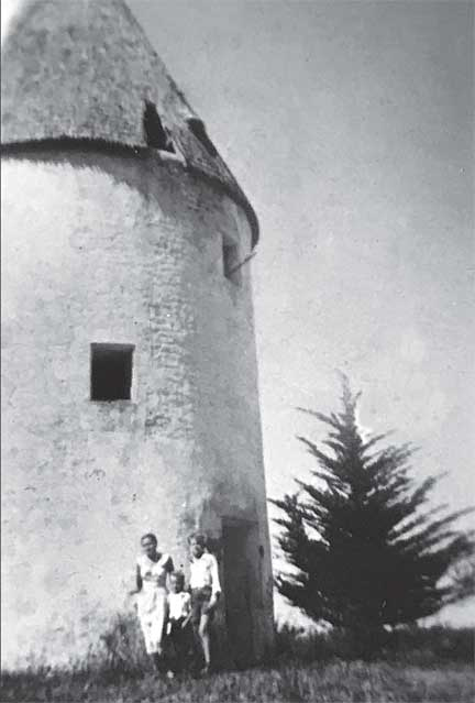 Иллюстрация к книге — Остров на всю жизнь. Воспоминания детства. Олерон во время нацистской оккупации [i_046.jpg]