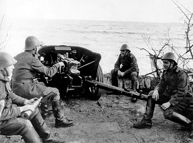 Иллюстрация к книге — Крым под оккупацией [i_018.jpg]