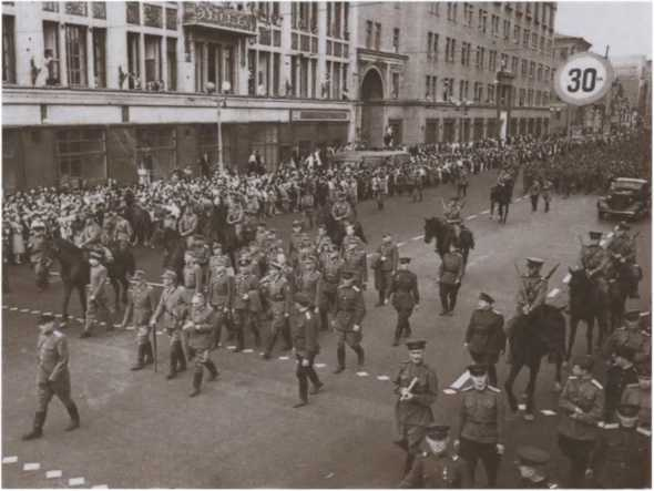 Иллюстрация к книге — Герои «СМЕРШ» [i_058.jpg]