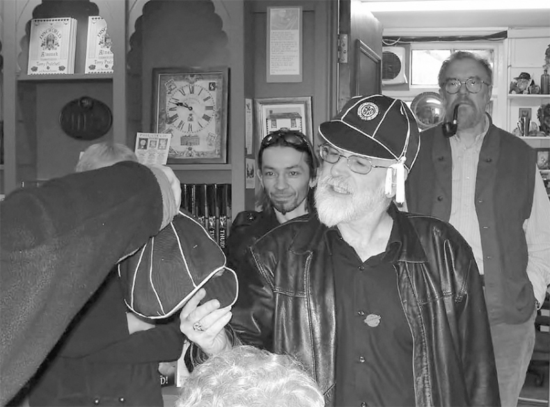 Иллюстрация к книге — Магия Терри Пратчетта. Биография творца Плоского мира [i_018.jpg]