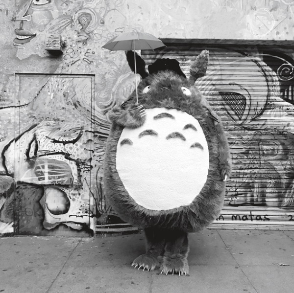 Иллюстрация к книге — Каждый инструмент – молоток. Правила жизни и творчества бессменного ведущего «Разрушителей легенд» [i_030.jpg]