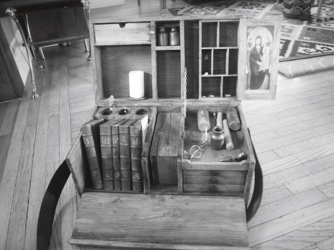 Иллюстрация к книге — Каждый инструмент – молоток. Правила жизни и творчества бессменного ведущего «Разрушителей легенд» [i_035.jpg]