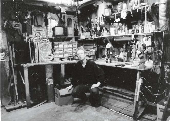 Иллюстрация к книге — Каждый инструмент – молоток. Правила жизни и творчества бессменного ведущего «Разрушителей легенд» [i_063.jpg]