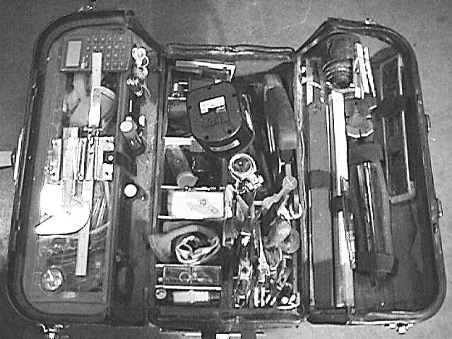 Иллюстрация к книге — Каждый инструмент – молоток. Правила жизни и творчества бессменного ведущего «Разрушителей легенд» [i_076.jpg]