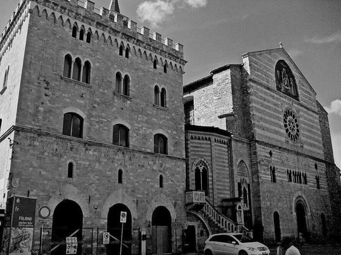 Иллюстрация к книге — Умбрия – зеленое сердце Италии. Тайна старого аббатства и печенье святого Франциска [i_044.jpg]