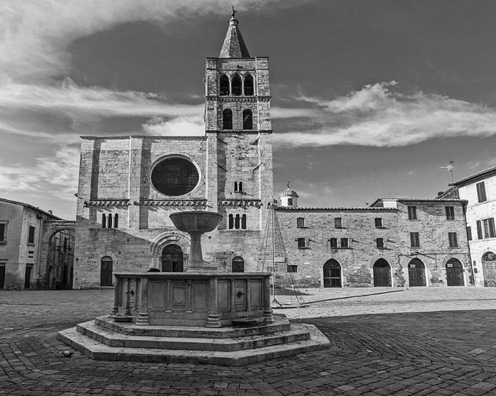 Иллюстрация к книге — Умбрия – зеленое сердце Италии. Тайна старого аббатства и печенье святого Франциска [i_048.jpg]