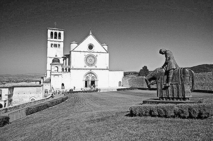 Иллюстрация к книге — Умбрия – зеленое сердце Италии. Тайна старого аббатства и печенье святого Франциска [i_052.jpg]