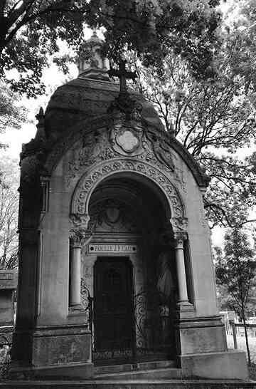 Иллюстрация к книге — Музеи смерти. Парижские и московские кладбища [i_010.jpg]