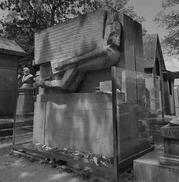 Иллюстрация к книге — Музеи смерти. Парижские и московские кладбища [i_017.jpg]