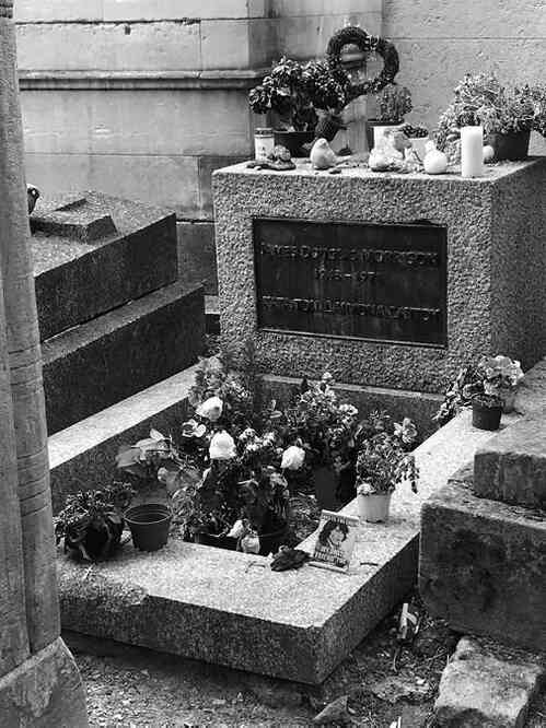 Иллюстрация к книге — Музеи смерти. Парижские и московские кладбища [i_018.jpg]