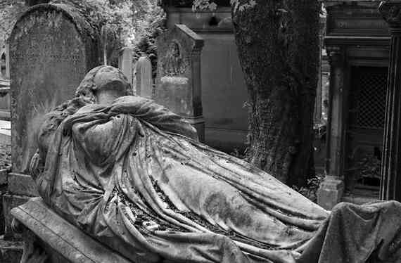 Иллюстрация к книге — Музеи смерти. Парижские и московские кладбища [i_024.jpg]