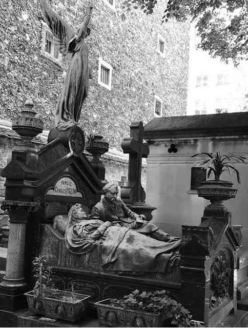 Иллюстрация к книге — Музеи смерти. Парижские и московские кладбища [i_040.jpg]