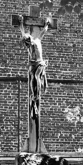 Иллюстрация к книге — Музеи смерти. Парижские и московские кладбища [i_050.jpg]