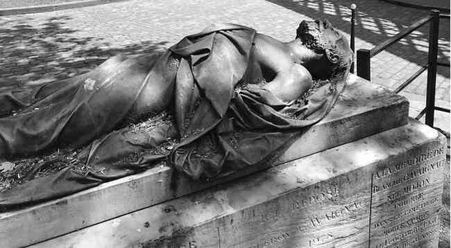 Иллюстрация к книге — Музеи смерти. Парижские и московские кладбища [i_062.jpg]