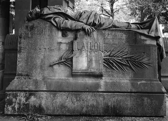 Иллюстрация к книге — Музеи смерти. Парижские и московские кладбища [i_063.jpg]