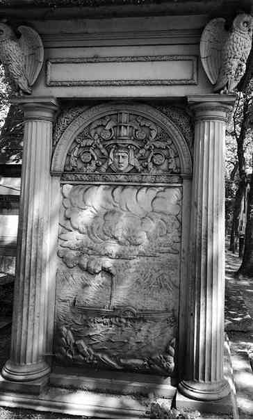 Иллюстрация к книге — Музеи смерти. Парижские и московские кладбища [i_070.jpg]