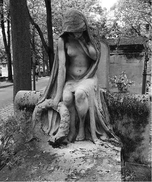 Иллюстрация к книге — Музеи смерти. Парижские и московские кладбища [i_074.jpg]