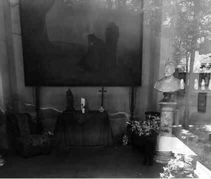 Иллюстрация к книге — Музеи смерти. Парижские и московские кладбища [i_080.jpg]