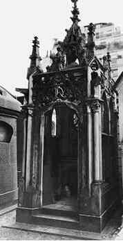 Иллюстрация к книге — Музеи смерти. Парижские и московские кладбища [i_084.jpg]