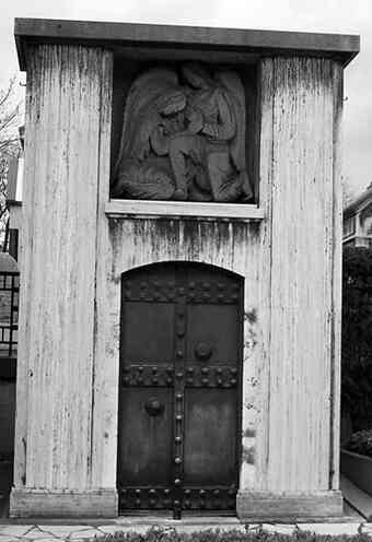 Иллюстрация к книге — Музеи смерти. Парижские и московские кладбища [i_089.jpg]