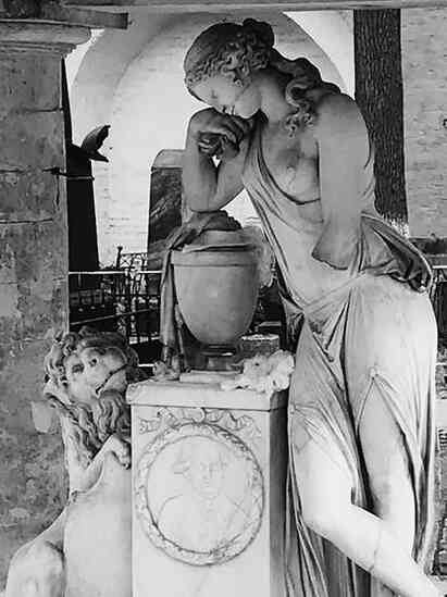 Иллюстрация к книге — Музеи смерти. Парижские и московские кладбища [i_103.jpg]