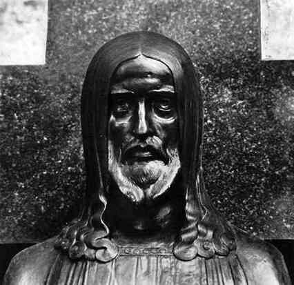 Иллюстрация к книге — Музеи смерти. Парижские и московские кладбища [i_109.jpg]