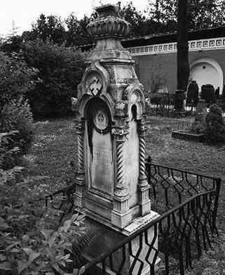 Иллюстрация к книге — Музеи смерти. Парижские и московские кладбища [i_111.jpg]