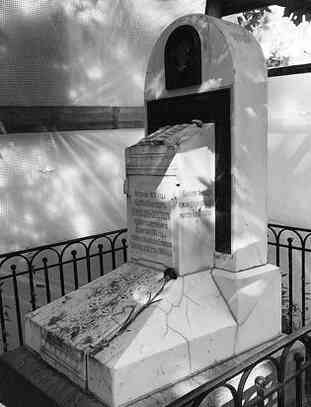 Иллюстрация к книге — Музеи смерти. Парижские и московские кладбища [i_133.jpg]