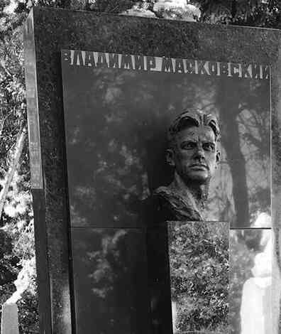 Иллюстрация к книге — Музеи смерти. Парижские и московские кладбища [i_144.jpg]