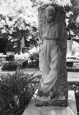 Иллюстрация к книге — Музеи смерти. Парижские и московские кладбища [i_147.jpg]