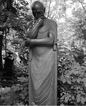 Иллюстрация к книге — Музеи смерти. Парижские и московские кладбища [i_149.jpg]