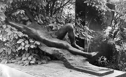 Иллюстрация к книге — Музеи смерти. Парижские и московские кладбища [i_161.jpg]