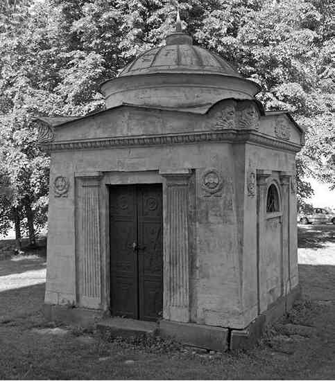 Иллюстрация к книге — Музеи смерти. Парижские и московские кладбища [i_167.jpg]