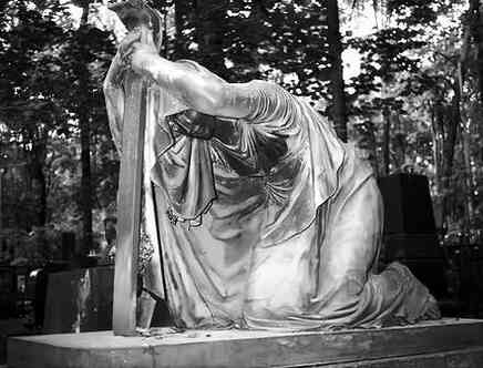 Иллюстрация к книге — Музеи смерти. Парижские и московские кладбища [i_184.jpg]