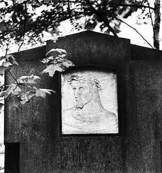 Иллюстрация к книге — Музеи смерти. Парижские и московские кладбища [i_190.jpg]