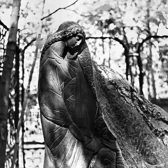 Иллюстрация к книге — Музеи смерти. Парижские и московские кладбища [i_207.jpg]