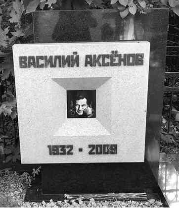 Иллюстрация к книге — Музеи смерти. Парижские и московские кладбища [i_218.jpg]