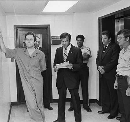 Иллюстрация к книге — Убийца рядом со мной. Мой друг – серийный маньяк Тед Банди [img_35.jpg]