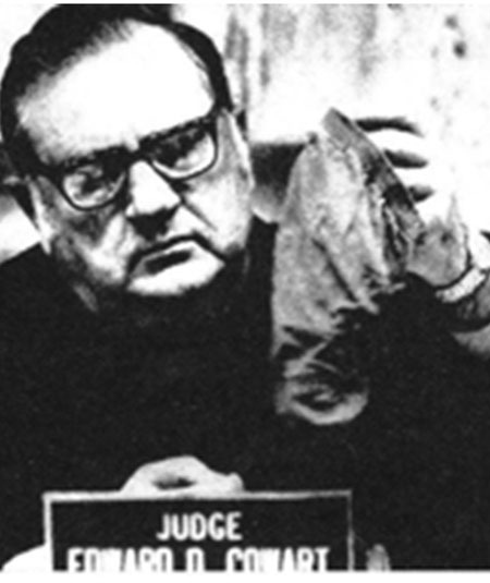 Иллюстрация к книге — Убийца рядом со мной. Мой друг – серийный маньяк Тед Банди [img_37.jpg]