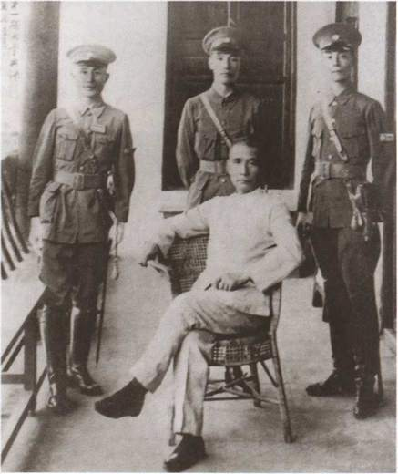 Иллюстрация к книге — Чан Кайши [i_013.jpg]