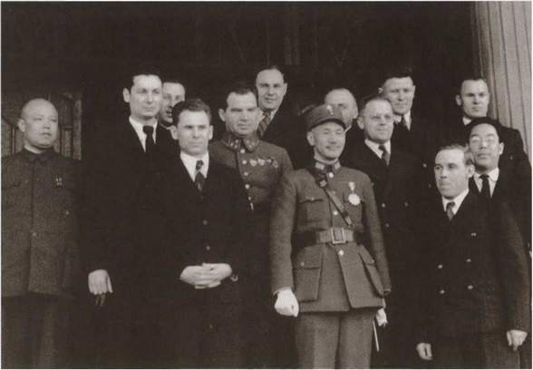 Иллюстрация к книге — Чан Кайши [i_039.jpg]