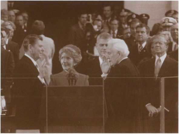 Иллюстрация к книге — Рейган [i_023.jpg]