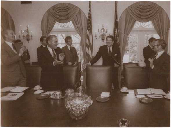 Иллюстрация к книге — Рейган [i_025.jpg]