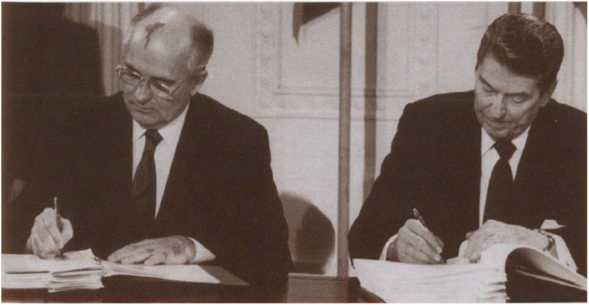 Иллюстрация к книге — Рейган [i_052.jpg]