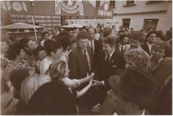 Иллюстрация к книге — Рейган [i_054.jpg]