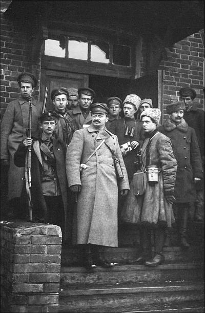 Иллюстрация к книге — Лев Троцкий. Большевик. 1917–1923 [i_006.jpg]