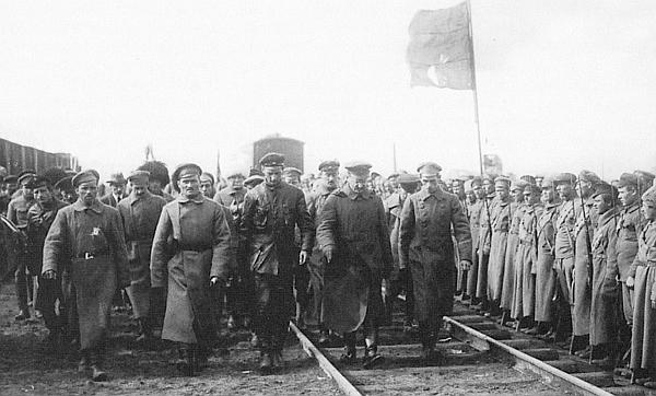 Иллюстрация к книге — Лев Троцкий. Большевик. 1917–1923 [i_007.jpg]